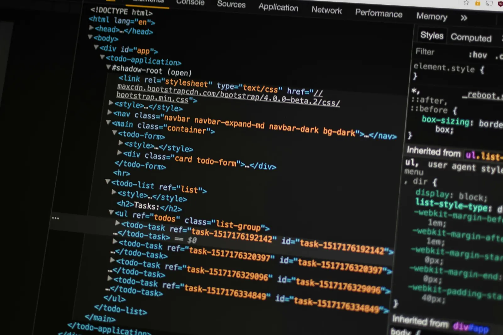 Chrome DevTools Elements-Panel mit HTML- und CSS-Inspektion einer Website